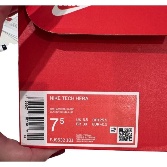 NIKE Black & White Tech Hera Sneakers - 40.5/ 7.5 US NWT - Picture 3 of 8